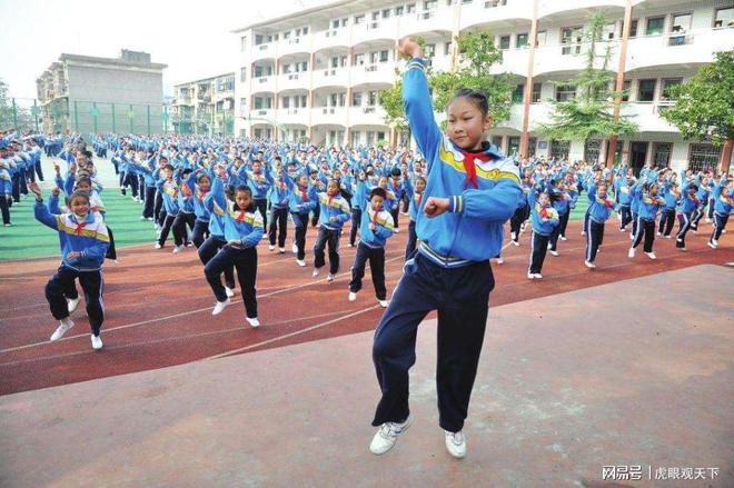 开元体育官网连云港东海外国语学校收费拟按最高标准调整 初中每学期4400元(图2)