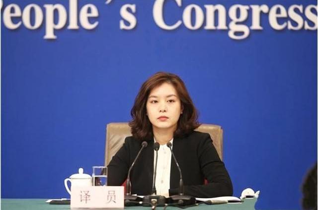 开元体育官网入口外交部翻译官走红颜值高能力强学霸光环的背后是刻苦和坚持(图3)