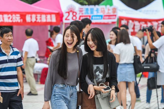 开元体育官网入口2022年女生学什么专业挣钱多又轻松？女生学什么专业好一点(图1)